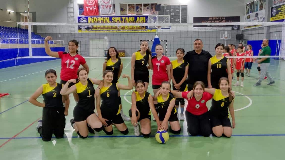 Voleybol ve Kros Kız Takımlarımız İlçe Birincisi